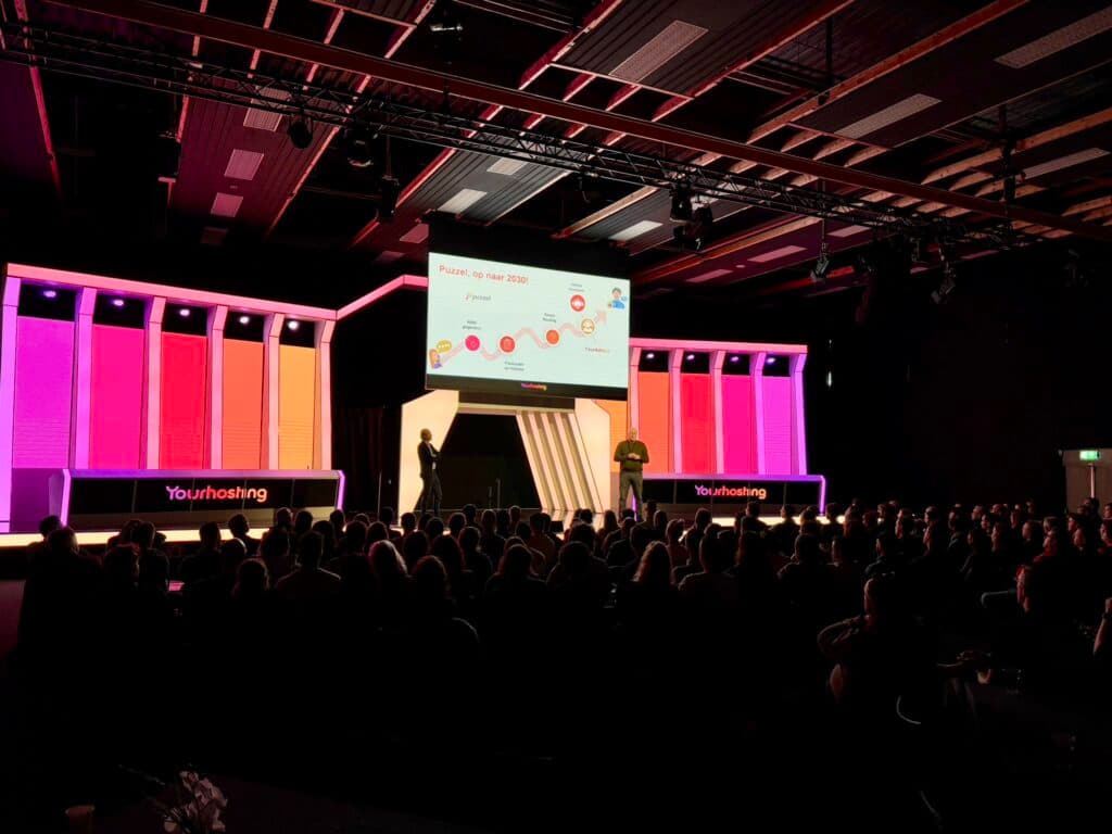 Het podium met publiek